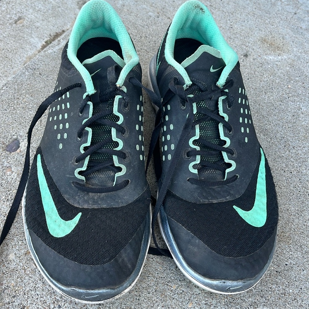 Nike tennis shoes